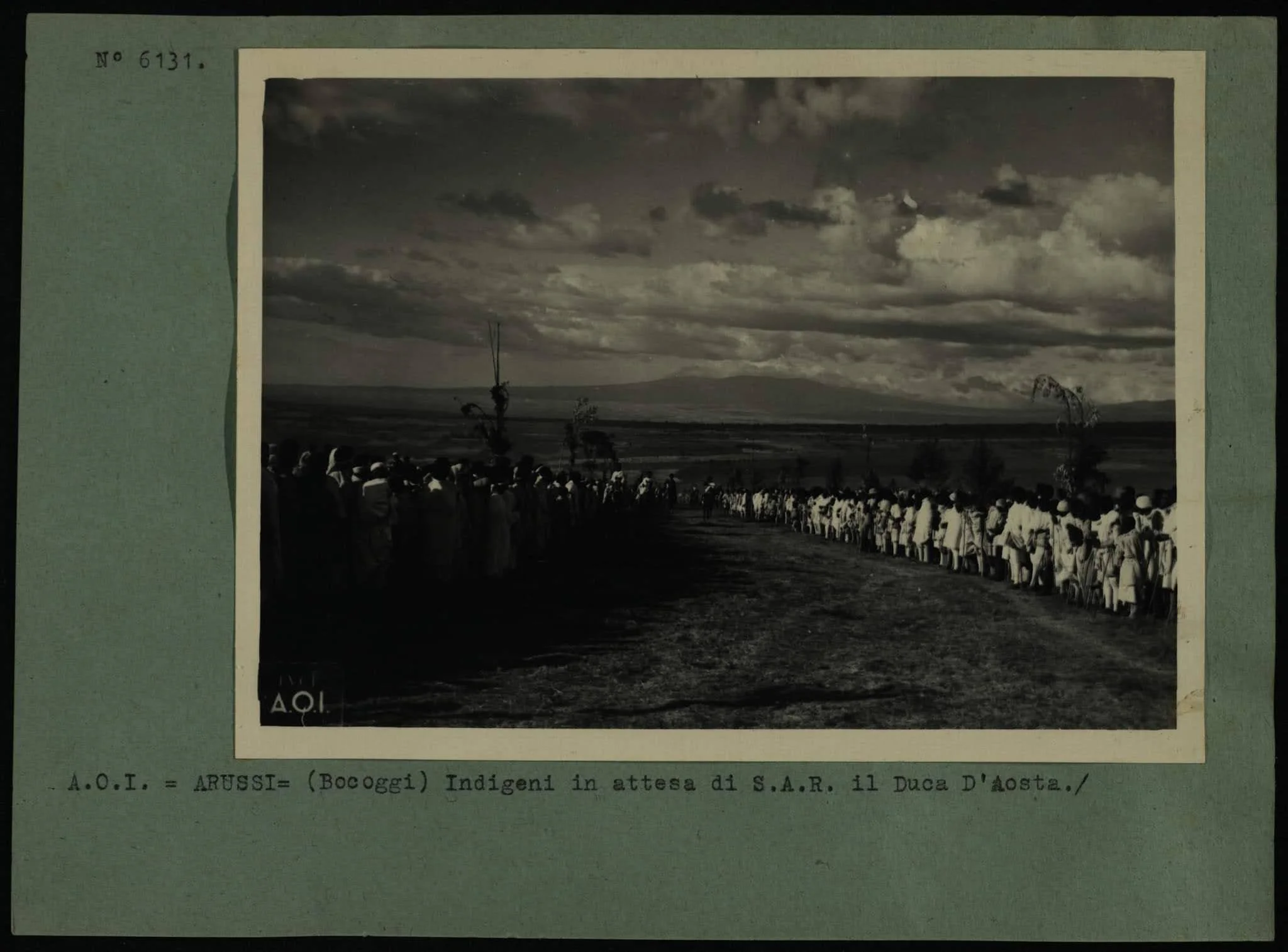 የጣሊያኑ ገዢ ዳኦስታ በቆጂን በጎበኘበት ወቅት የተደረገለት አቅርባበል። 1932/1933 ዓም አካባቢ
https://youtu.be/cGq1kOf5R2o