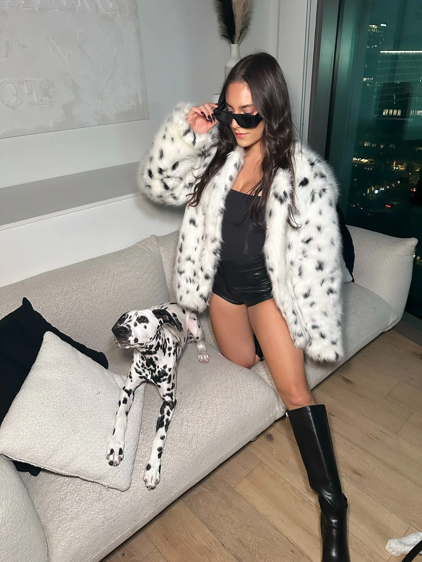 Prada was bribed with snacks for these photos 🖤🎃