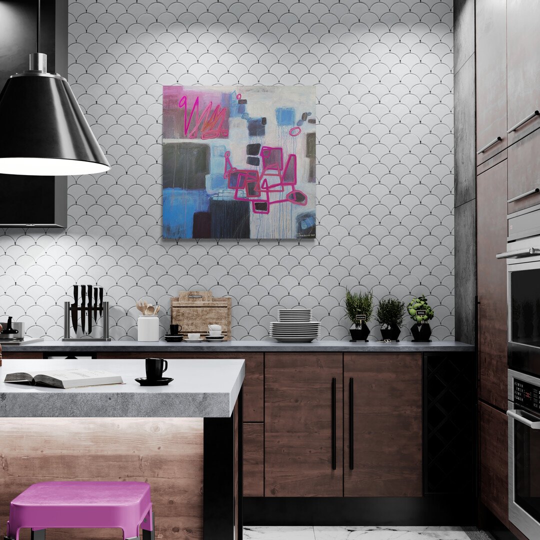 Modern_kitchen_with_spotlit_wall.jpg
