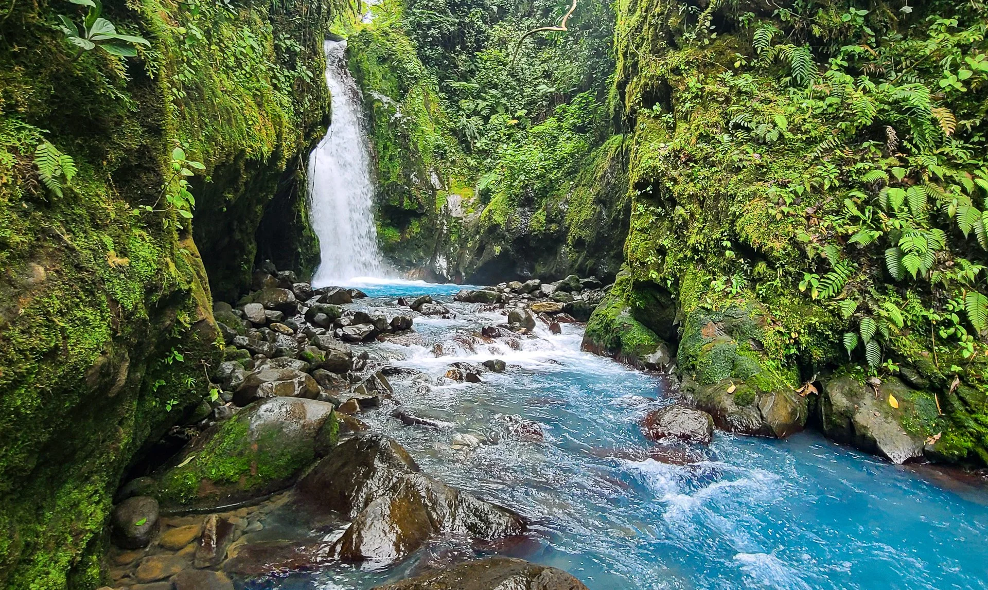 BLUE FALLS-COSTA RICA
