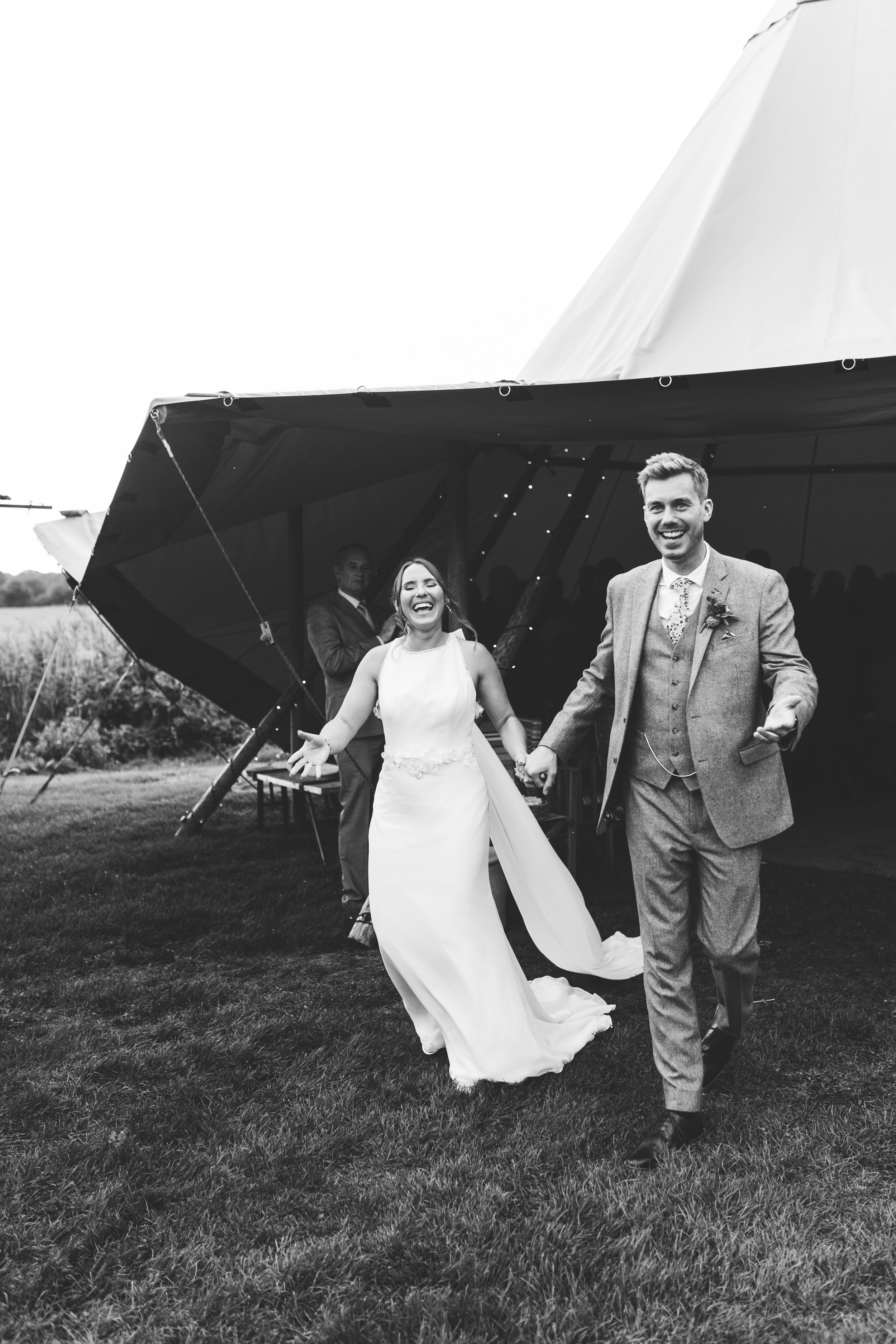 sculpture by the lakes wedding