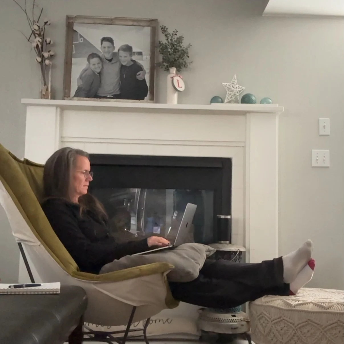 12/365
My &ldquo;cozy&rdquo; office. Yes I have the fireplace on and it&rsquo;s 50 something outside. But I&rsquo;m just chilled to the bone so I&rsquo;m goin&rsquo; for it!! Grateful to have a switch I can flip for heat!!! It&rsquo;s magical!!! ☺️☺️