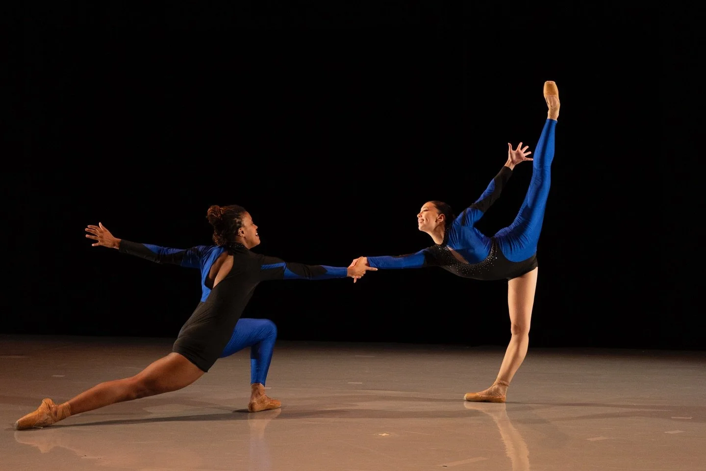 Teamwork and trust showcased in @clairefreckles23&rsquo;s &ldquo;Heart and Soul,&rdquo; 💙❤️. It was so thrilling to watch this piece evolve throughout the season 😍! More photos to come 👀. 

🧠: @clairefreckles23 
👯&zwj;♀️: @life_is_marley @reese.