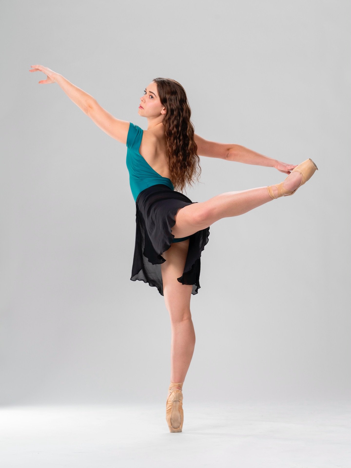Take class with us! Company artist Paige Finley will be teaching a contemporary ballet class THIS SATURDAY at Gibney&rsquo;s 280 Broadway location! Come meet new dancers and get to know Pangea Dance Collective 💚! Register in our bio 🥰. 

Date: Augu