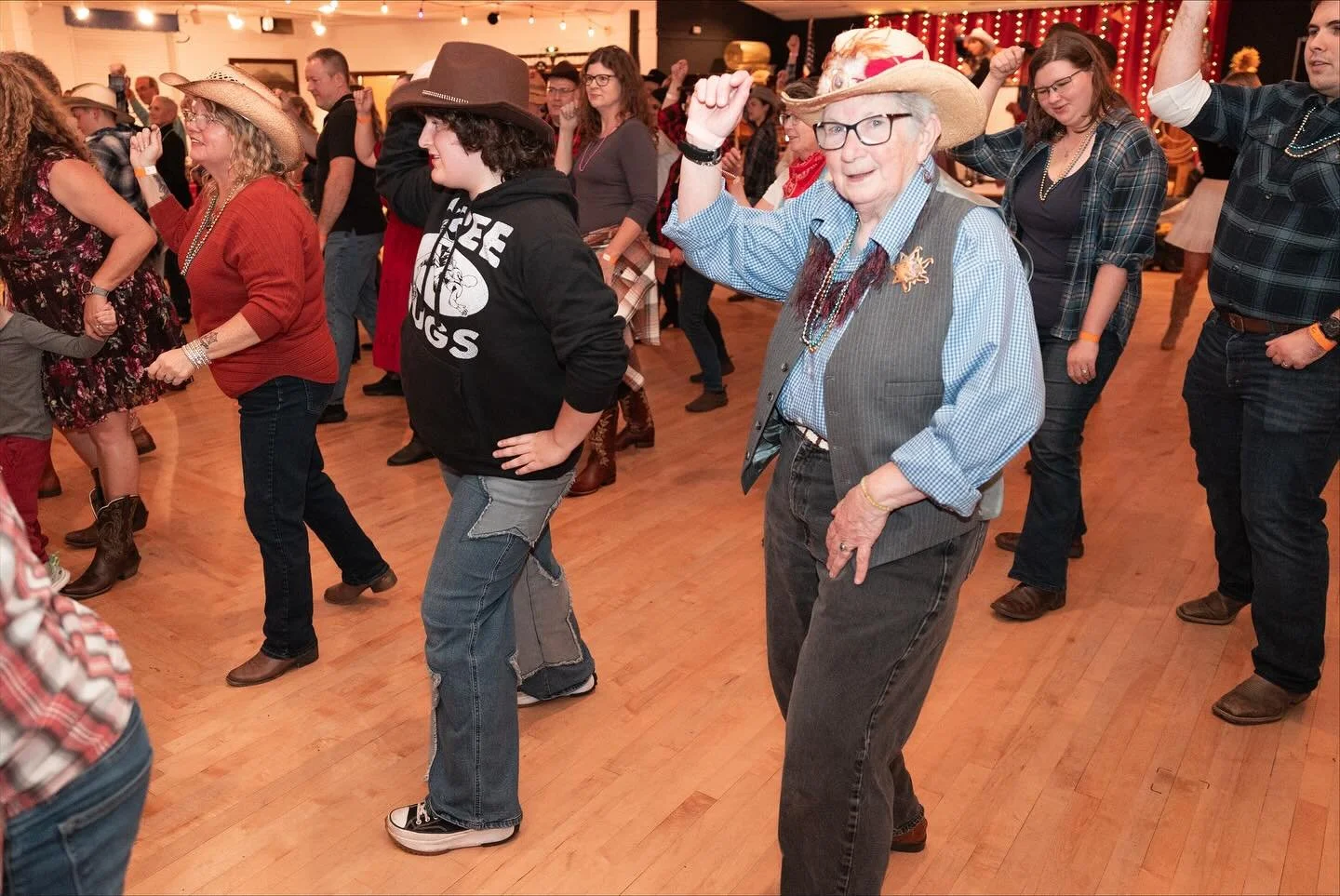Relive the fun from last Saturday&rsquo;s Boot Scoot N&rsquo; Boogie!&nbsp;🤠💫&nbsp;&nbsp;

Bernadette Gowan&mdash;our photography sponsor&mdash;captured our wonderful community of Helping Hands supporters as you danced, mingled, and posed at our we