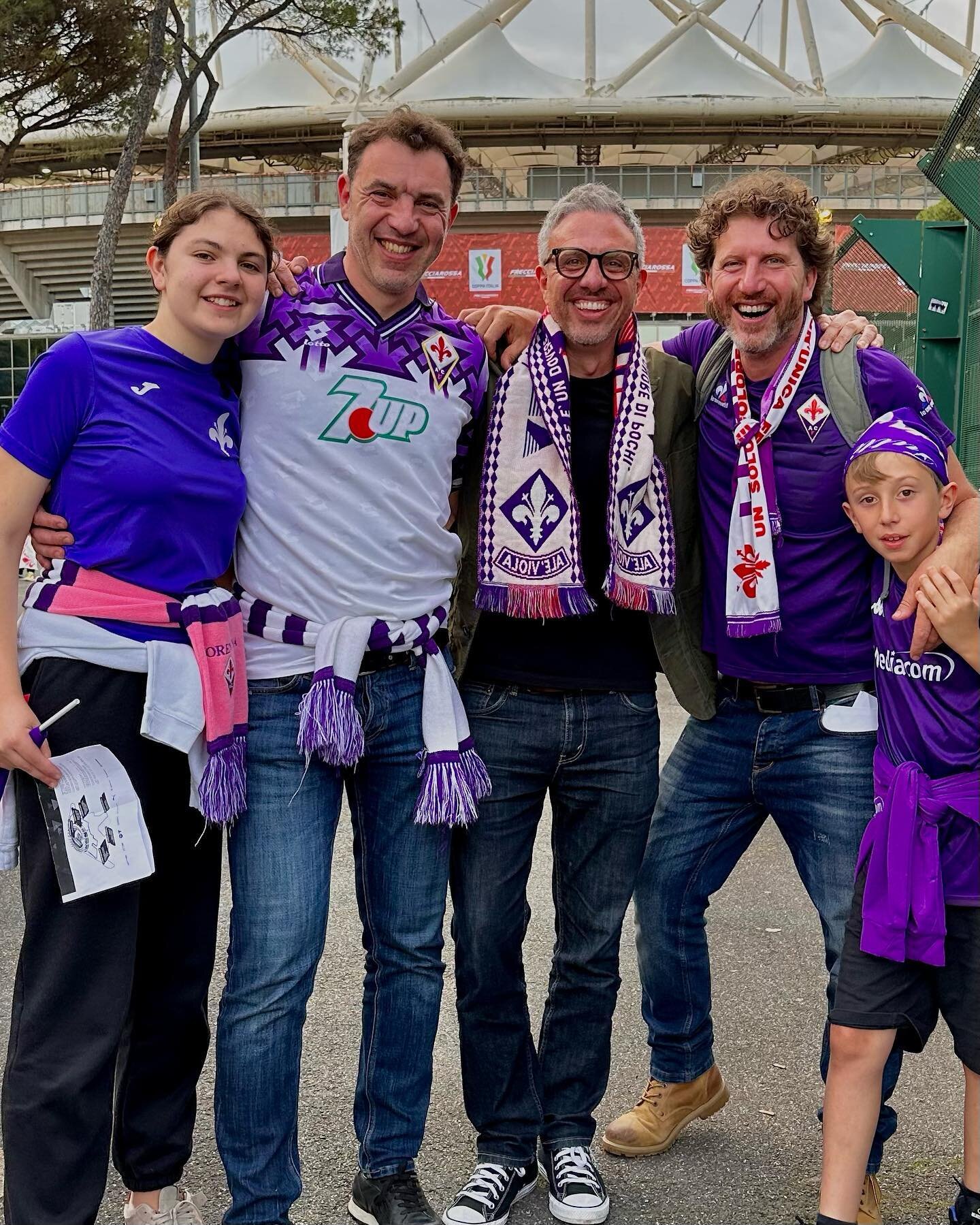 🙏🏼 ROMA. YOU&rsquo;RE ICONIC - DAJE! 

In and out for 💜 and 🍽️ 

⚽️ 65k people and run into my dearest @pruneti brothers - Olive Oil never fails to connect!

🍽️ mandatory Carbonara + Gricia  @rosciolisalumeria 

💜 Forever Forza Viola @europacnf
