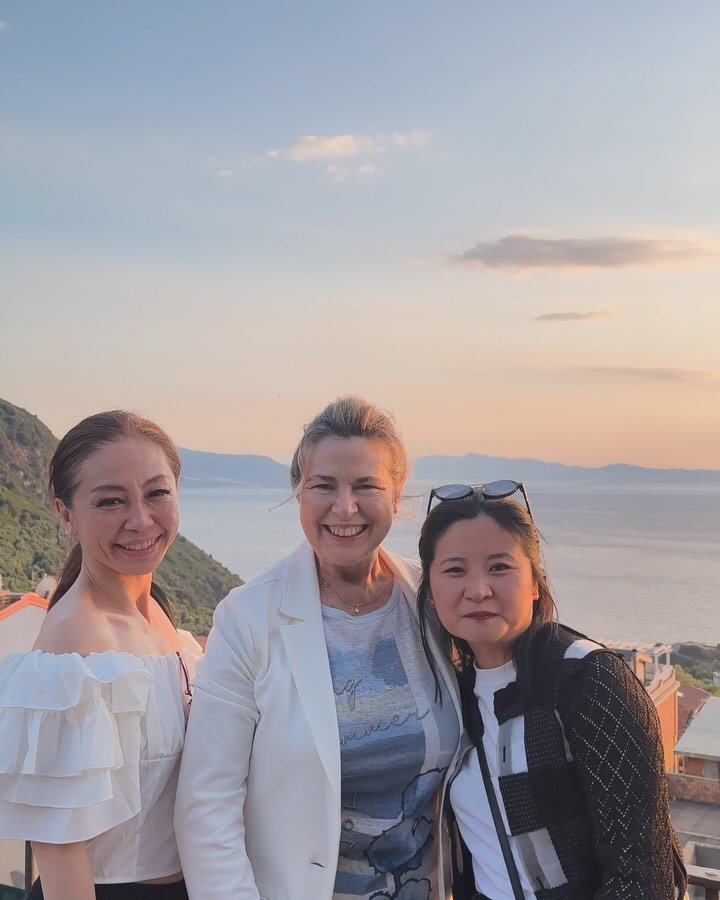 Beautiful people in beautiful Palmi, RC 
@evoiooc 2024

Extra Virgin Olive Oil - the forever eternal connector. 

#extravirginoliveoil #palmi #reggiocalabria #evoiooc #competition #connect #obsessedwitholiveoil #oliveoiltasting