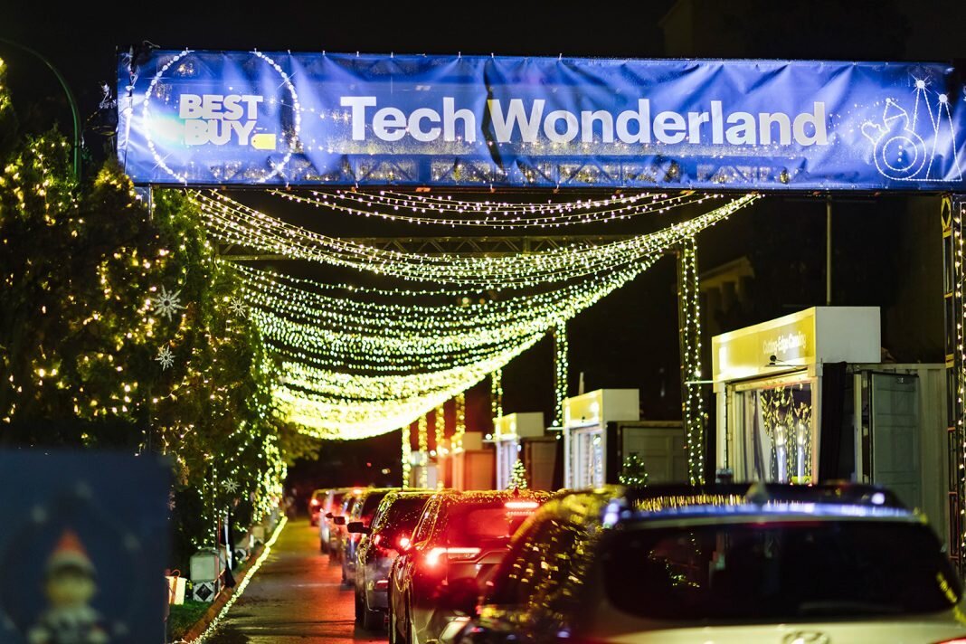 At-the-entrance-to-Tech-Wonderland-image-1068x712.jpg