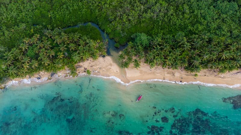 Island-Vibe-Boat-Coast-Bocas-Opt.jpg