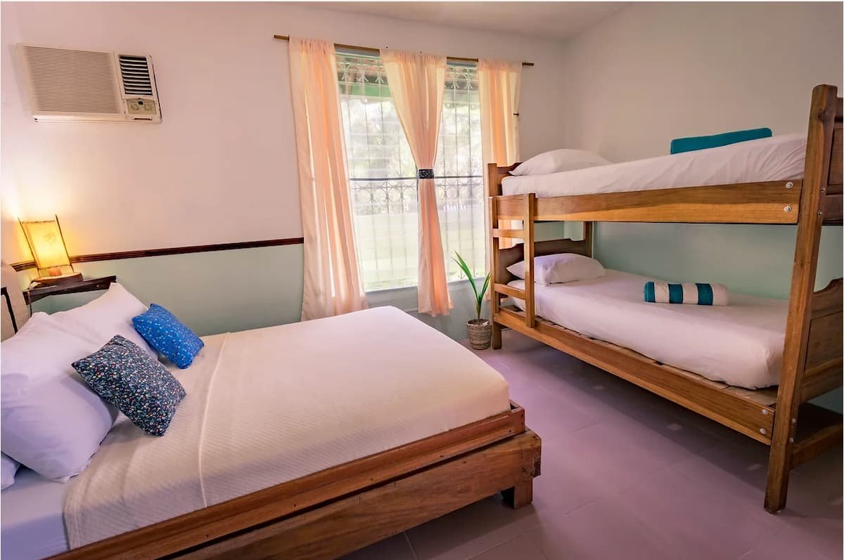Nice triple room for the accommodation at The Experience Surf Camp in Bocas del Toro Panama