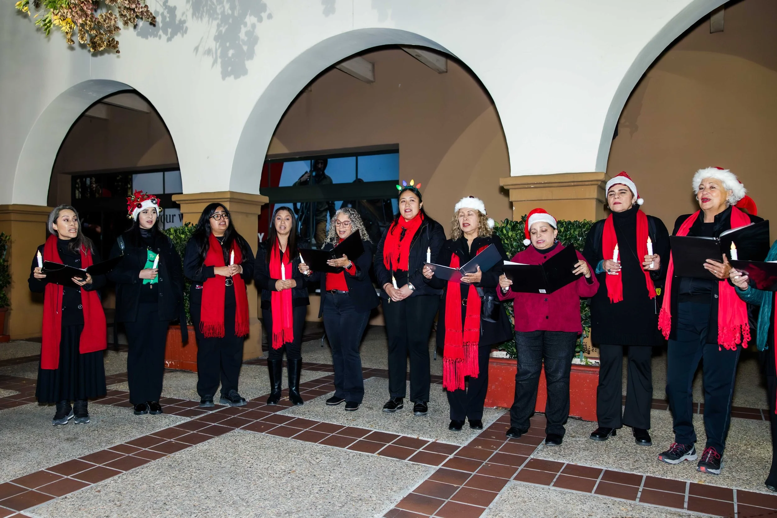 carolers-holiday-terra-nova-plaza.jpeg
