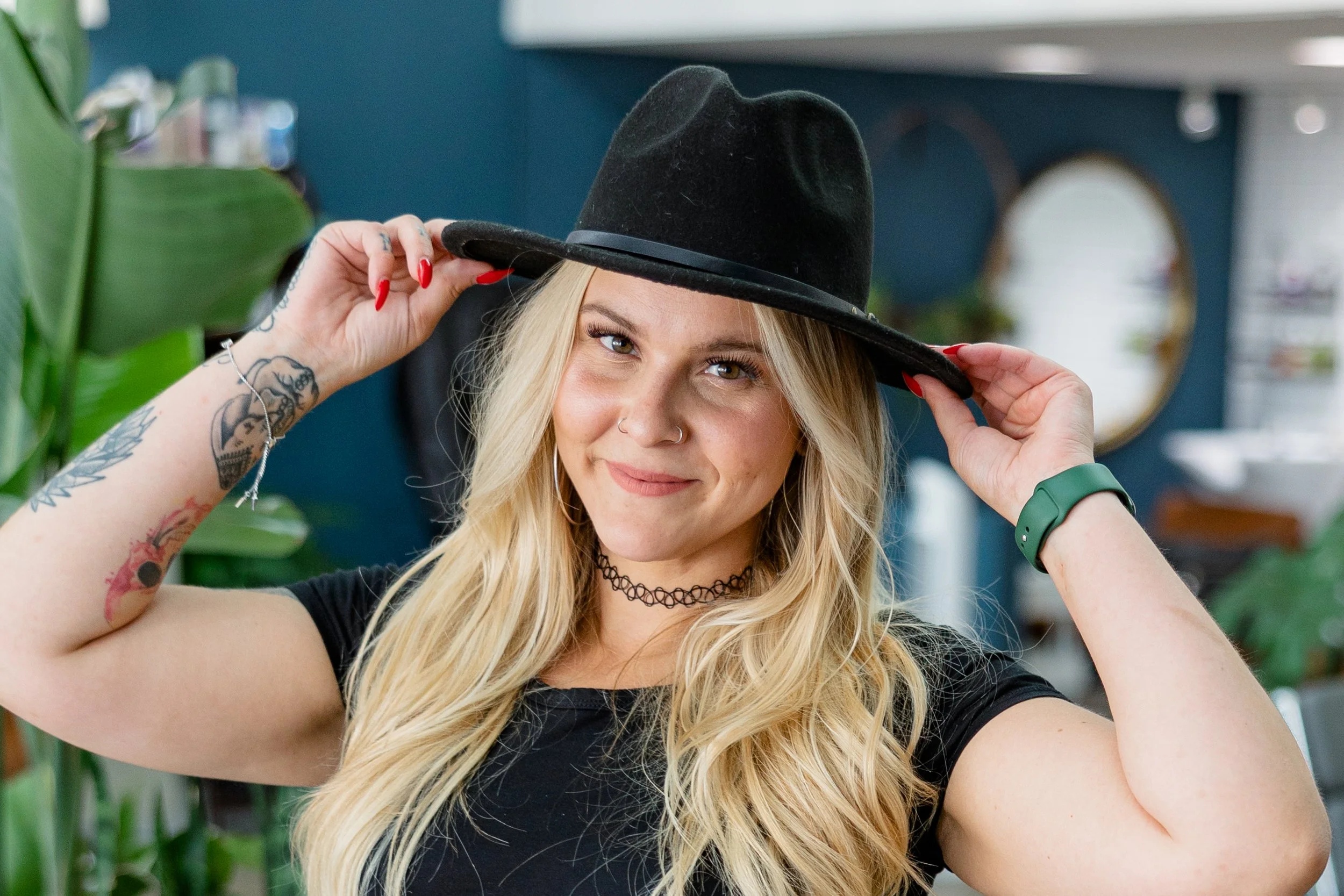salon-black-hat-woman-sacramento.jpg