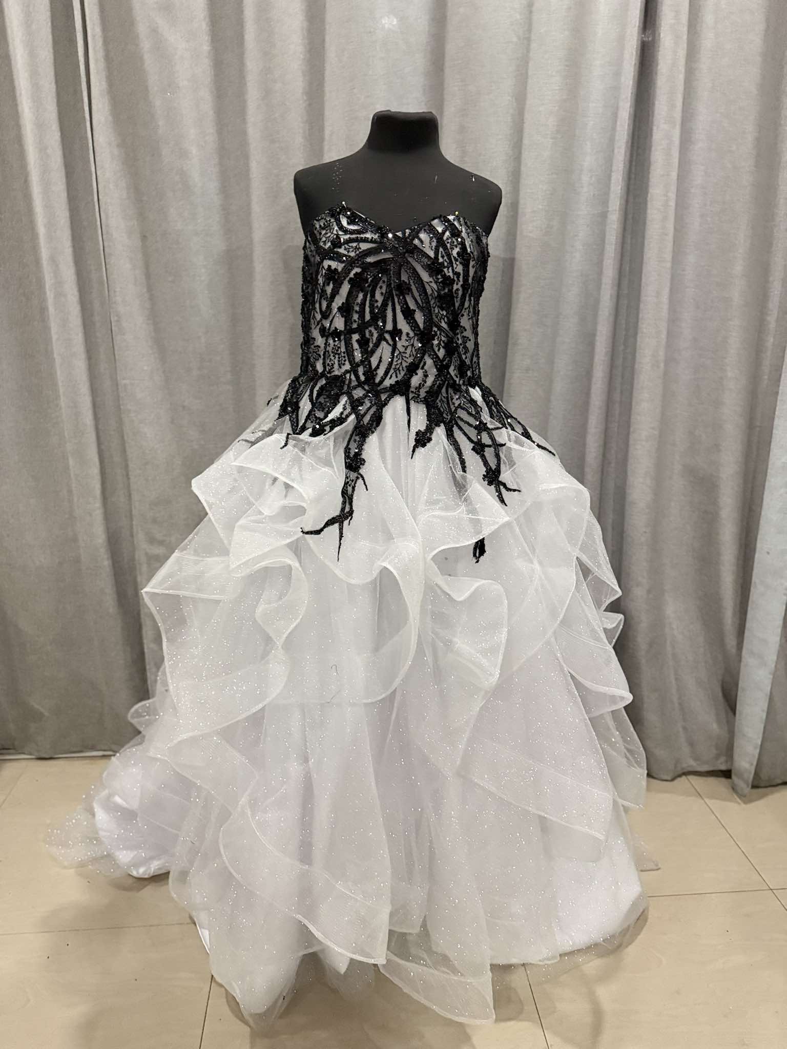 Black and White Wedding Dress (5).jpg