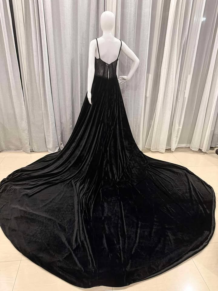 Black Velvet Wedding Gown (7).jpg