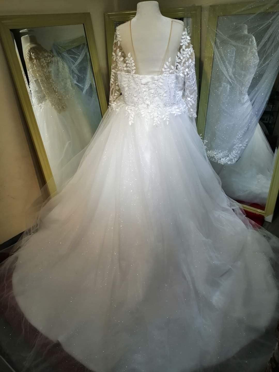 Princess Wedding Dess with leaf Lace  (21).jpg