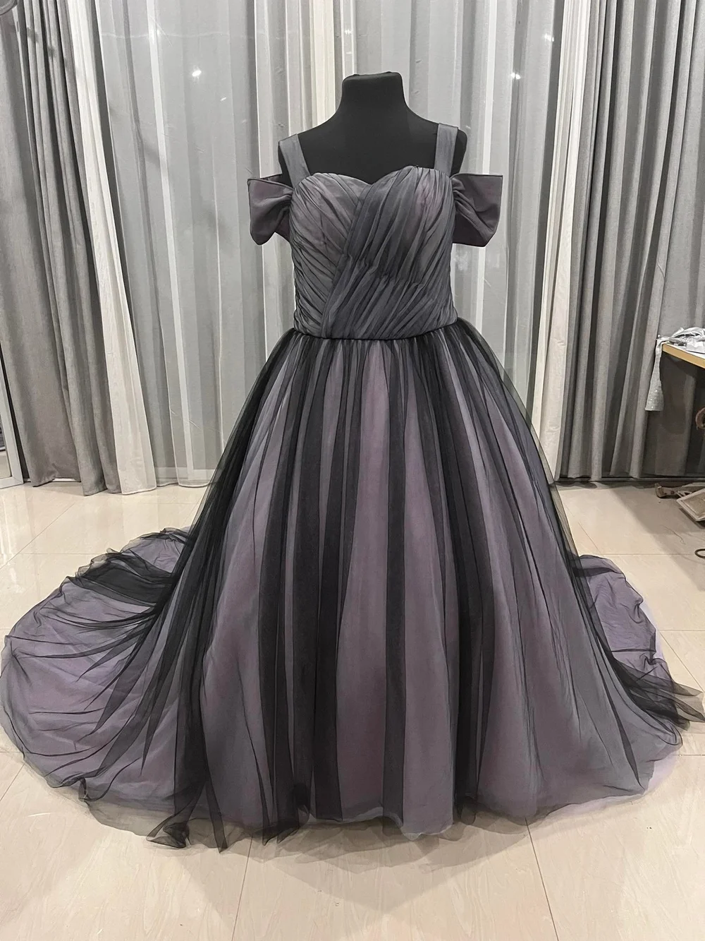 smoky-black-tulle-sweetheart-wedding-dress-with-pockets and