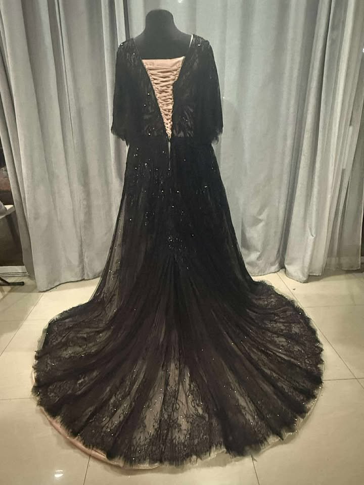 Black and Champagne Weding Dress (40).jpg