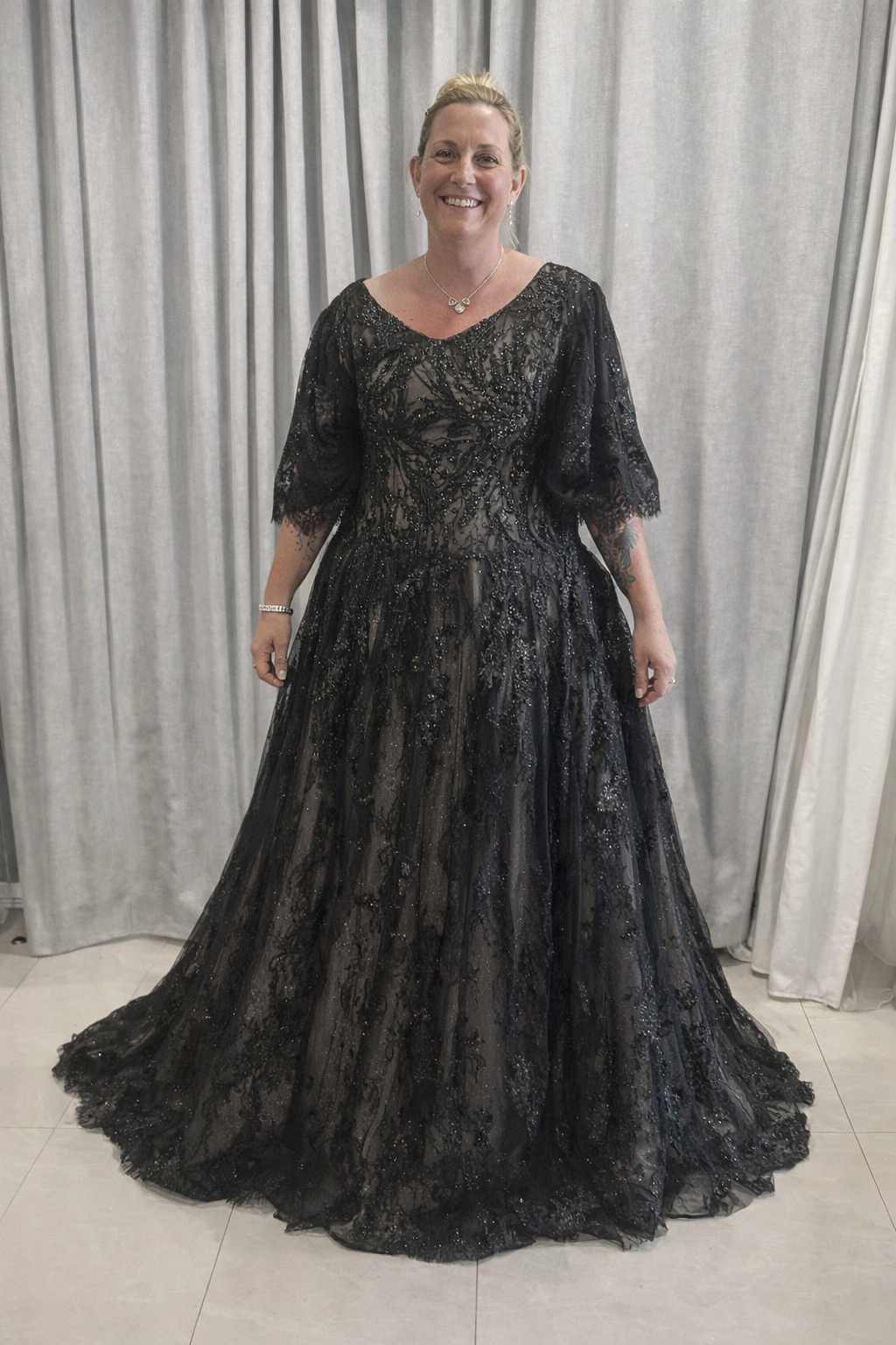 Black and Champagne Weding Dress (3).png