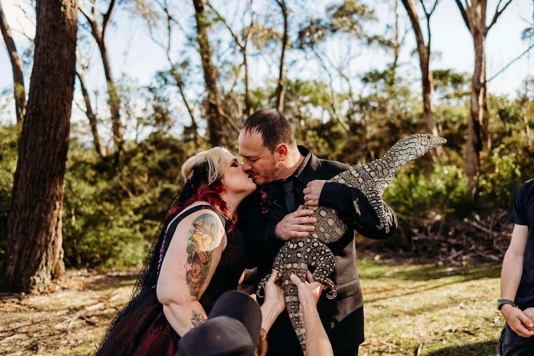 Ombre Gothic Spider Wedding Dress (16).jpg