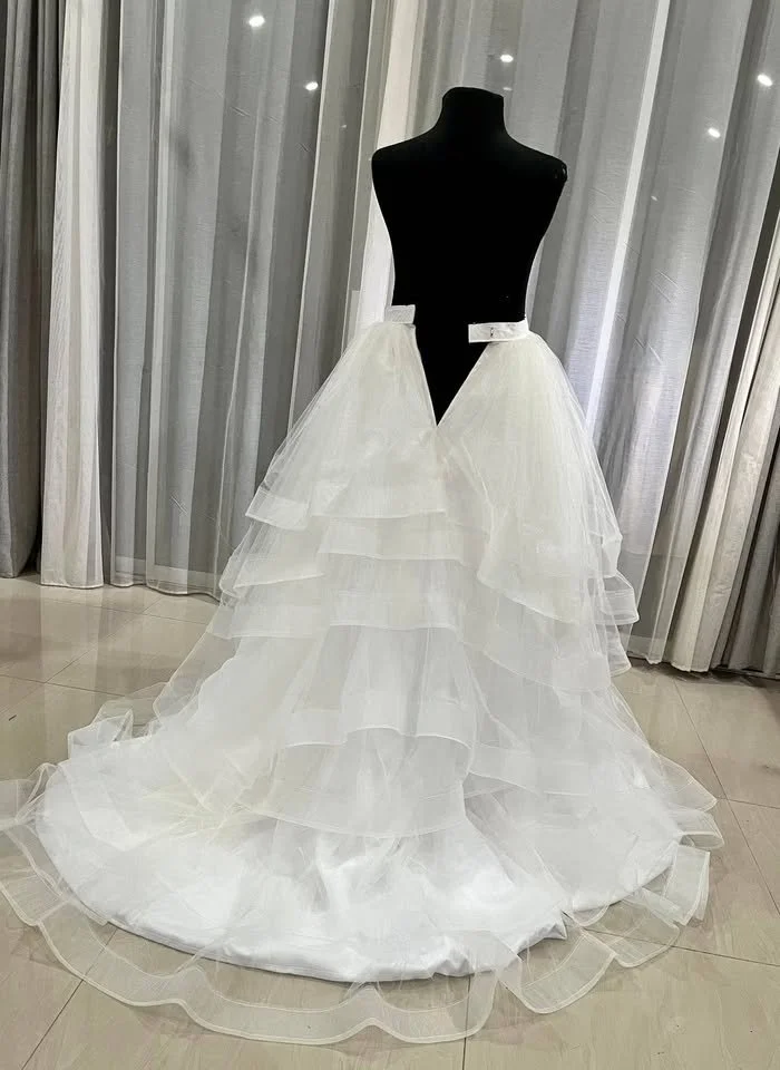 custom-wedding-overskirt-australia-detachable-tiered-ruffle-tulle-train-matching-veil (15).jpg