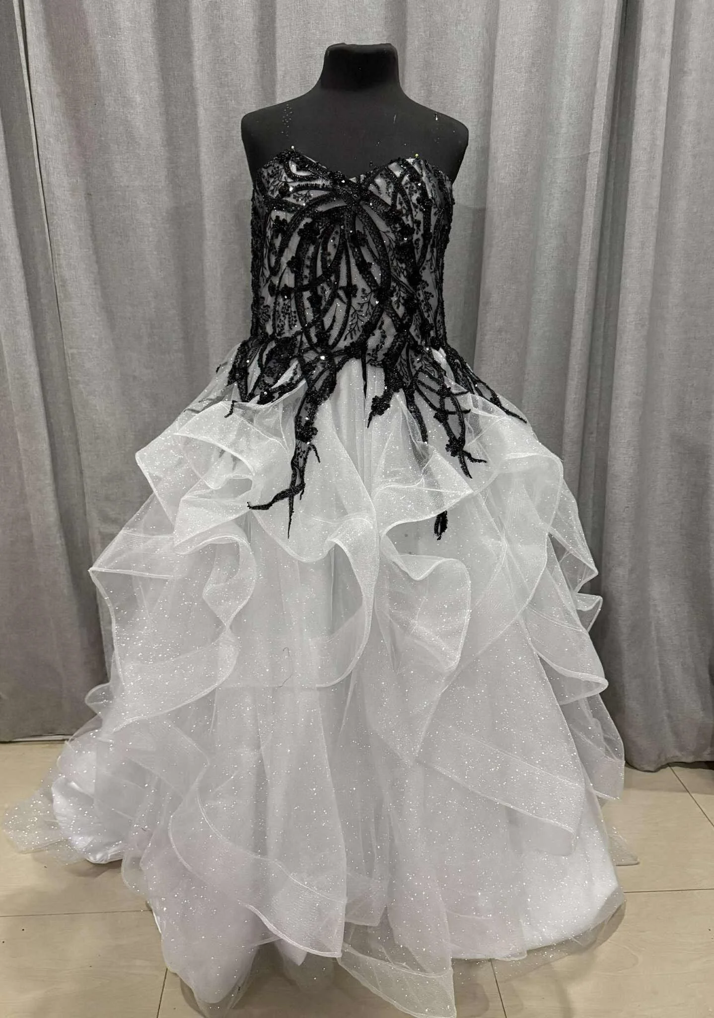 Black and White Wedding Dress (11).jpg