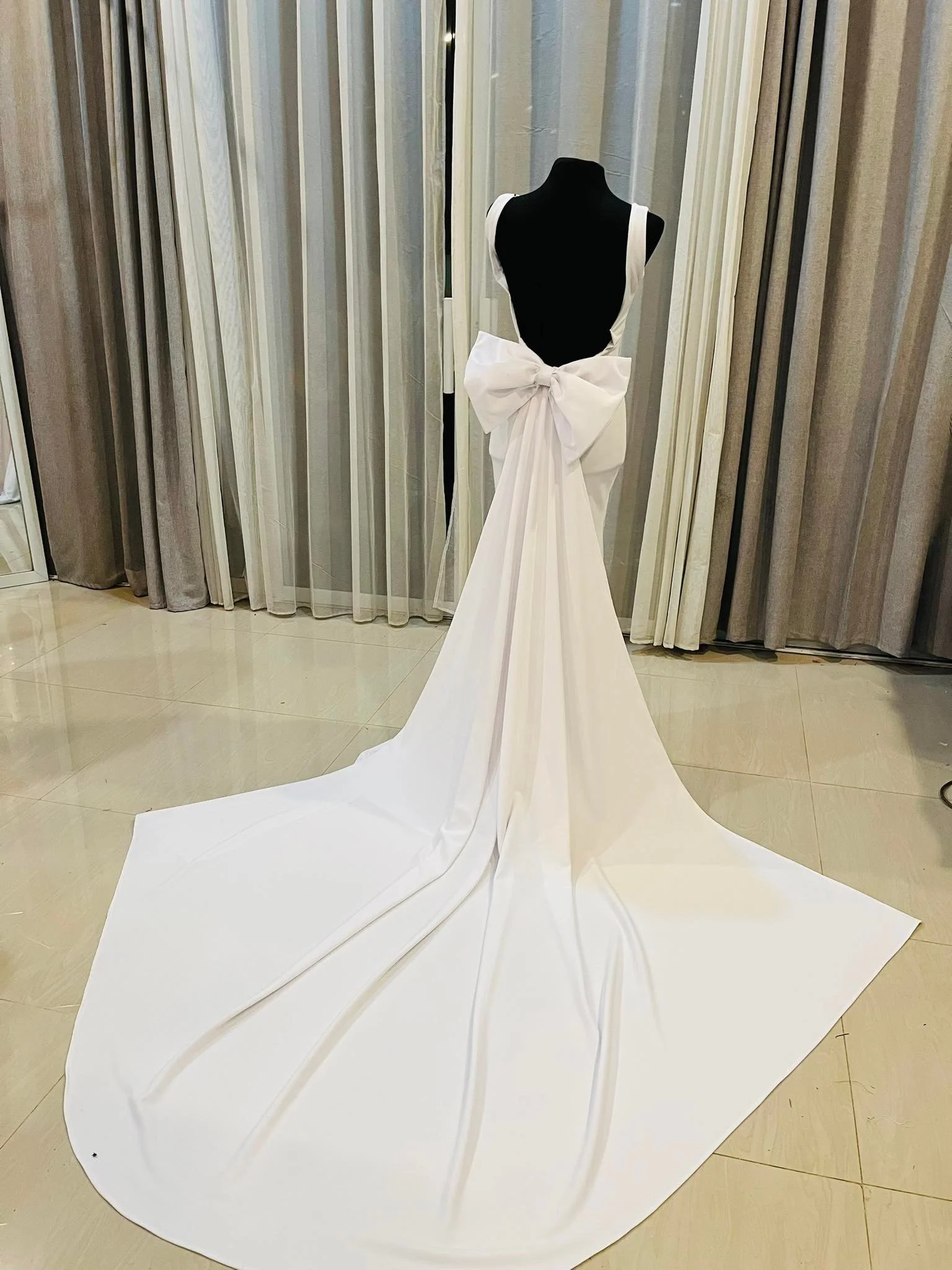 custom-wedding-dress-australia-minimalist-crepe-bow-mermaid (3).jpg