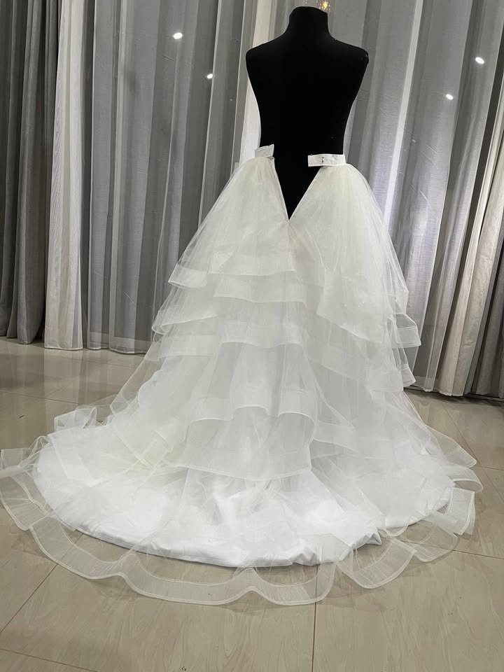 custom-wedding-overskirt-australia-detachable-tiered-ruffle-tulle-train-matching-veil (27).jpg