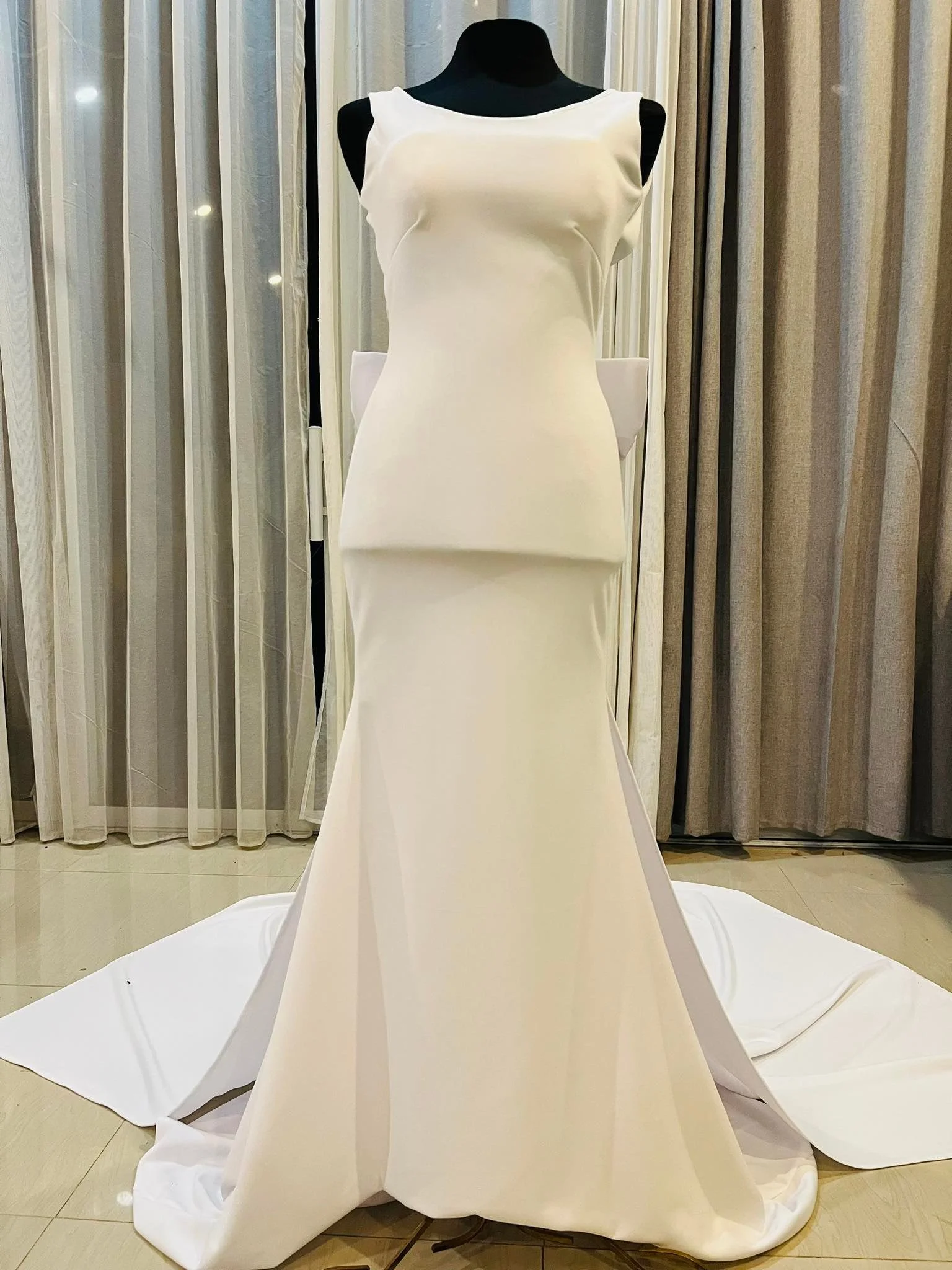 custom-wedding-dress-australia-minimalist-crepe-bow-mermaid (12).jpg
