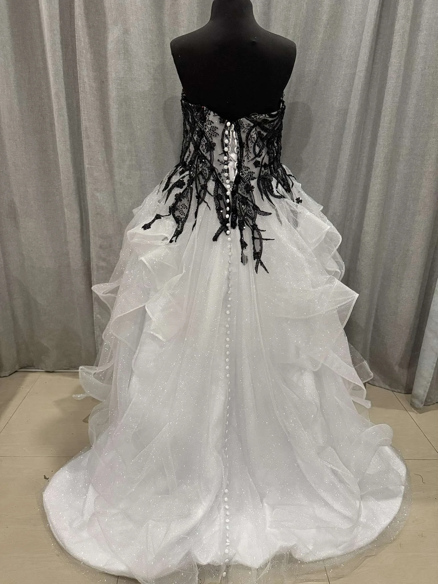 Black and White Wedding Dress (20).jpg