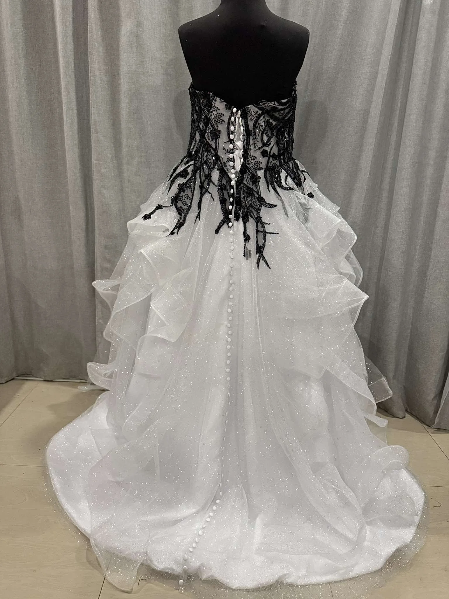 Black and White Wedding Dress (12).jpg