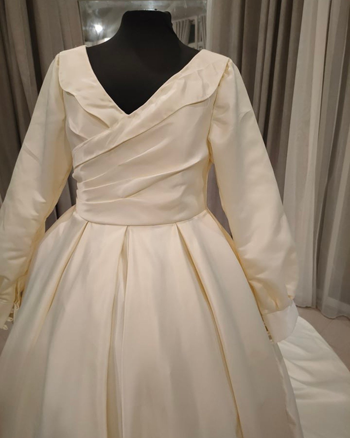 Long Sleeved Ivory Wedding Dress (17).jpg