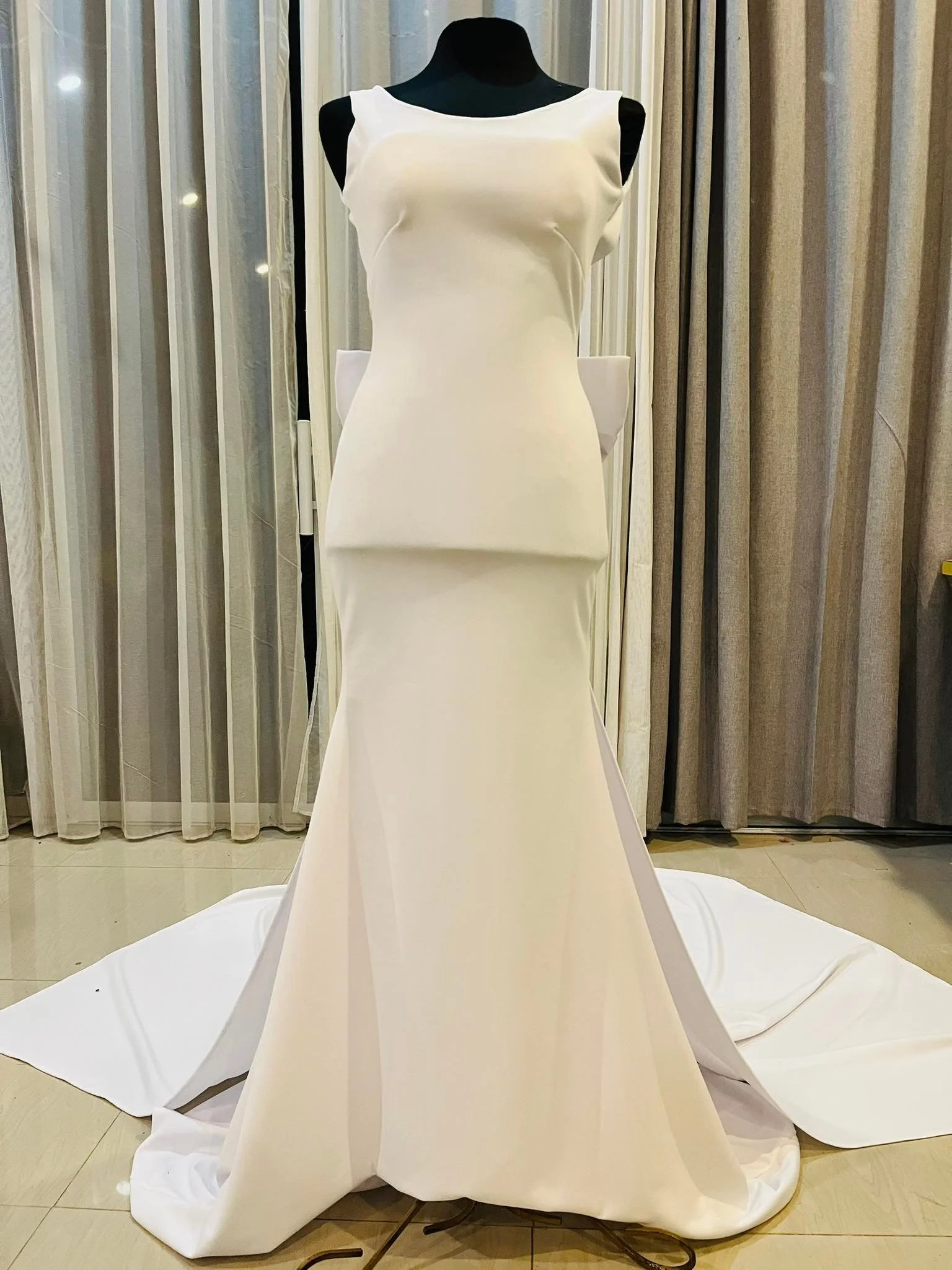 custom-wedding-dress-australia-minimalist-crepe-bow-mermaid (7).jpg