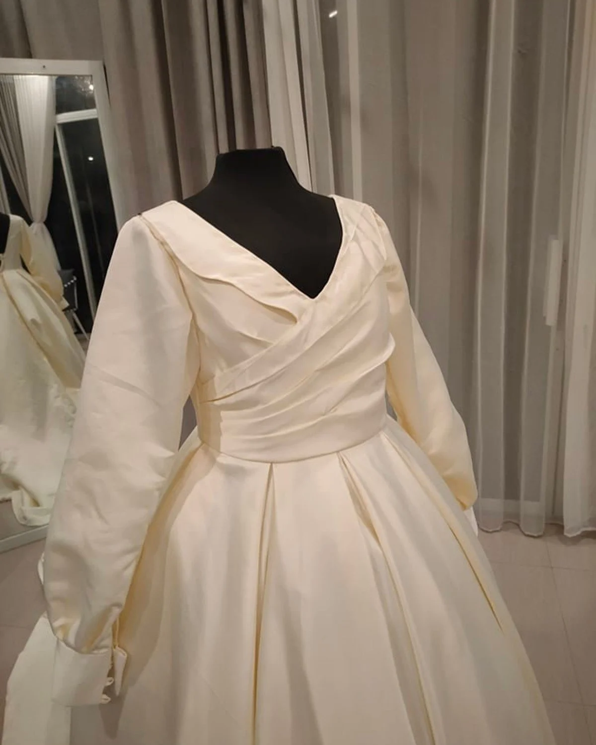 Long Sleeved Ivory Wedding Dress (13).jpg