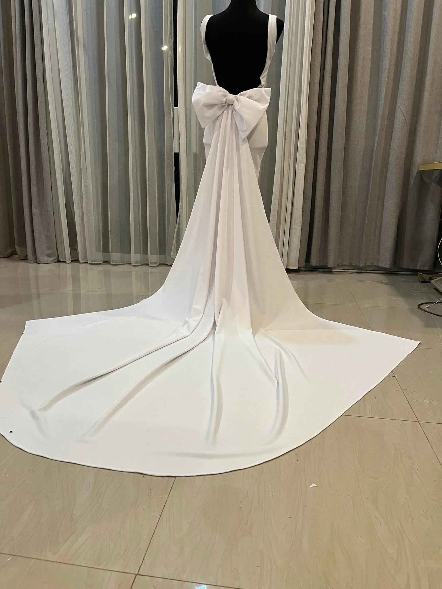 custom-wedding-dress-australia-minimalist-crepe-bow-mermaid (4).jpg