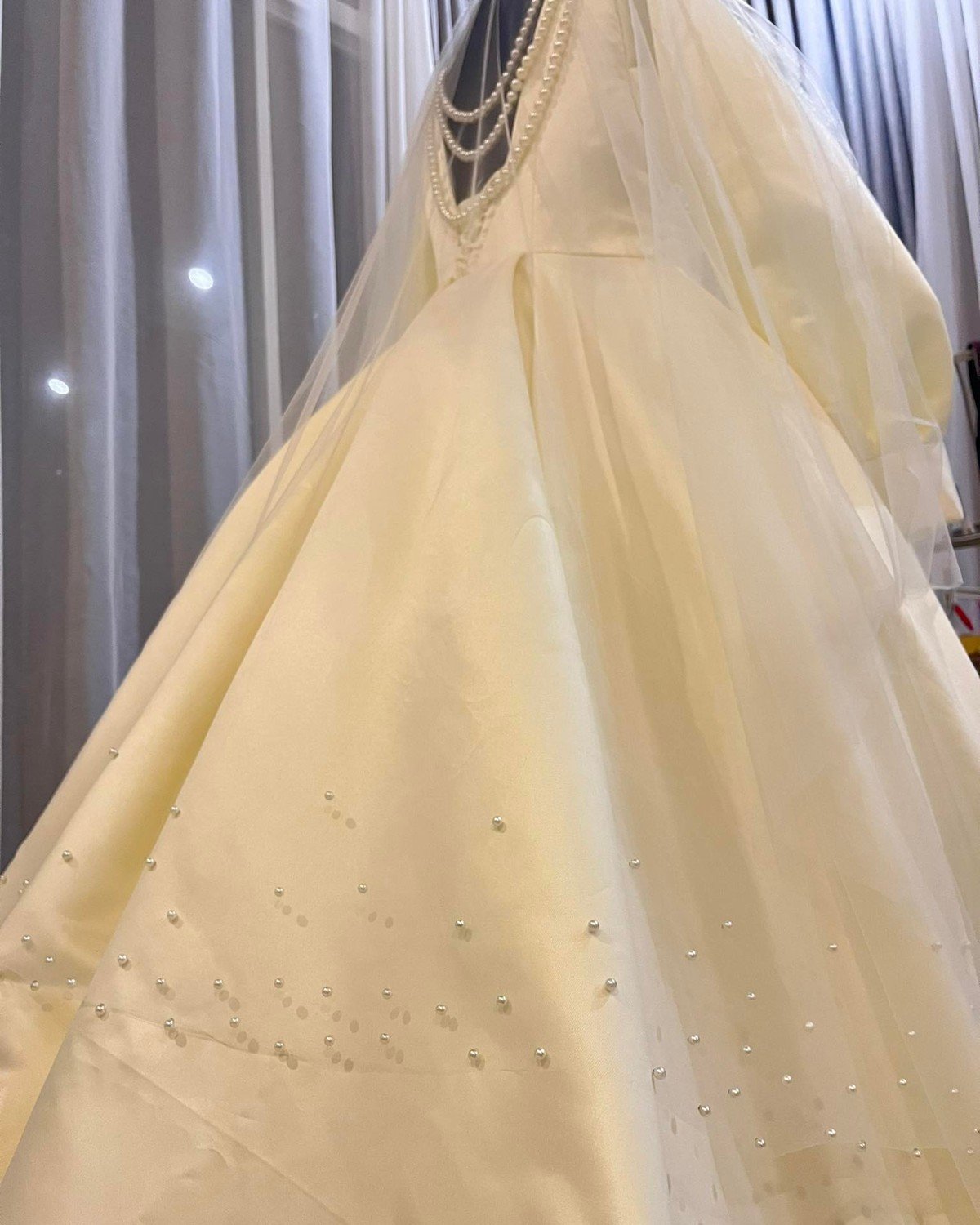 Long Sleeved Ivory Wedding Dress (15).jpg