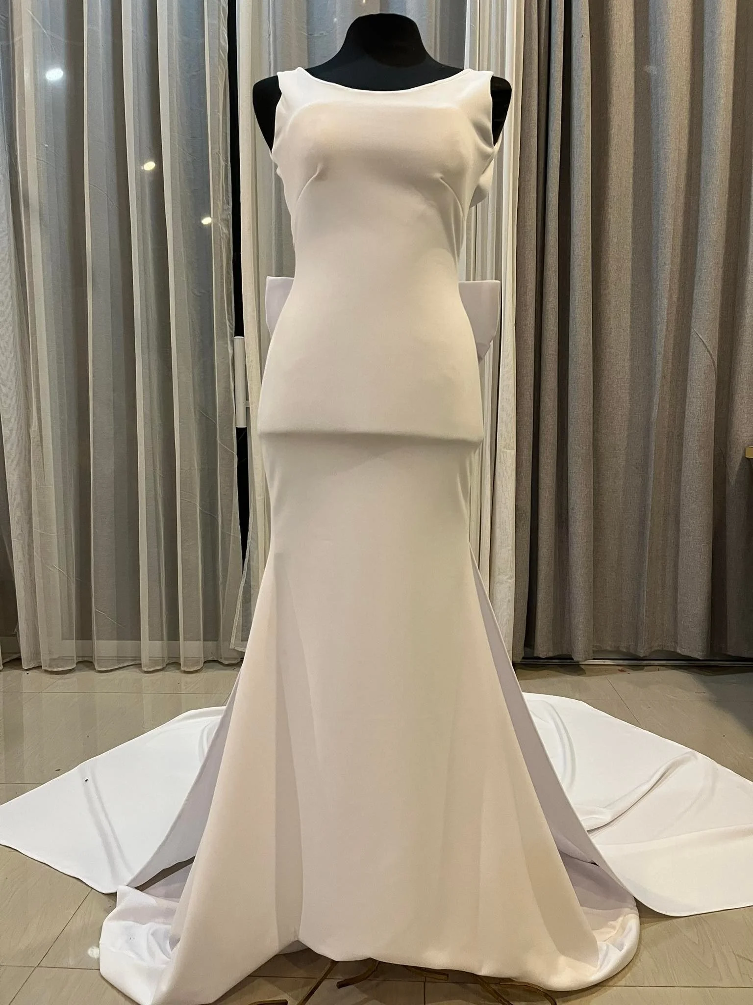 custom-wedding-dress-australia-minimalist-crepe-bow-mermaid (5).jpg
