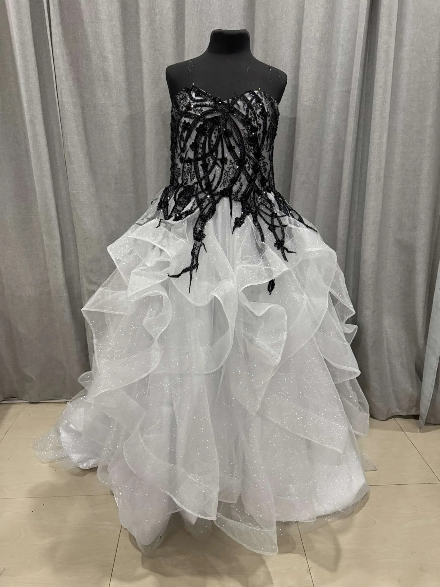 Black and White Wedding Dress (8).jpg