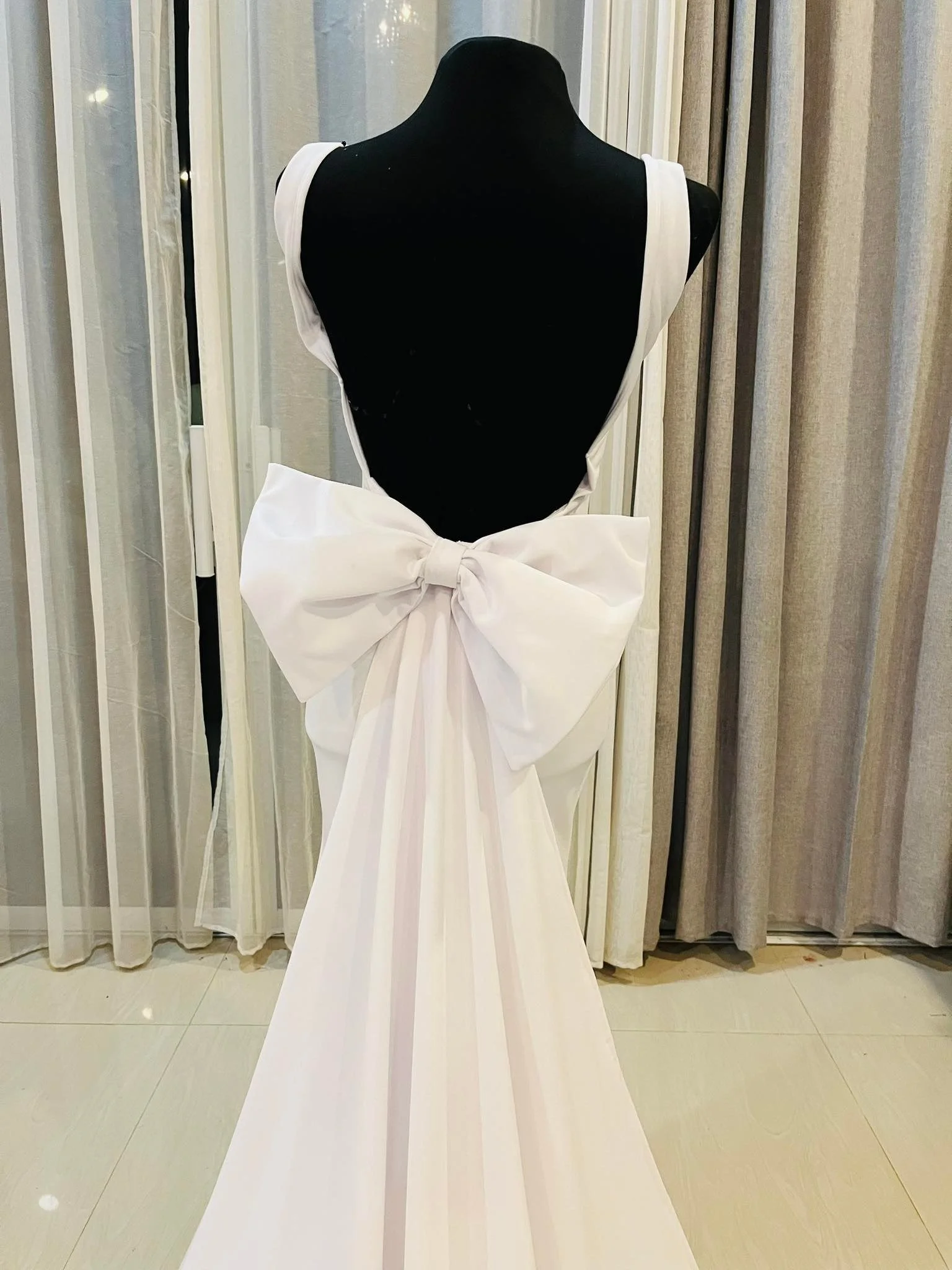 custom-wedding-dress-australia-minimalist-crepe-bow-mermaid (9).jpg