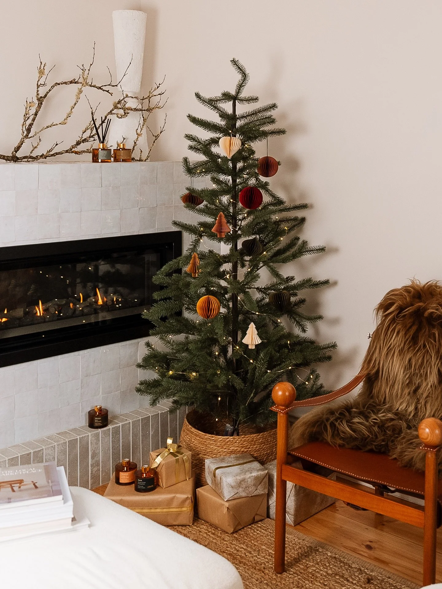 Throwback to a magical Christmas with @etikettecandles at @manoahhouse 🕯️ 🎄 

Photo &amp; video @_arne_studio