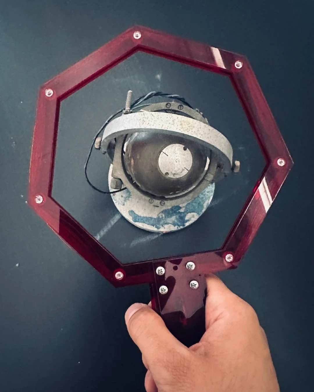 FREE WORKSHOP: Electromagnetic Fields Forever

Build an electromagnetic microphone with Urban Ecologies Artist-in-Residence, Vijay Thillaimuthu. 

Surrounding us and spilling out of our planet at light speed, the unseen world of electromagnetic field