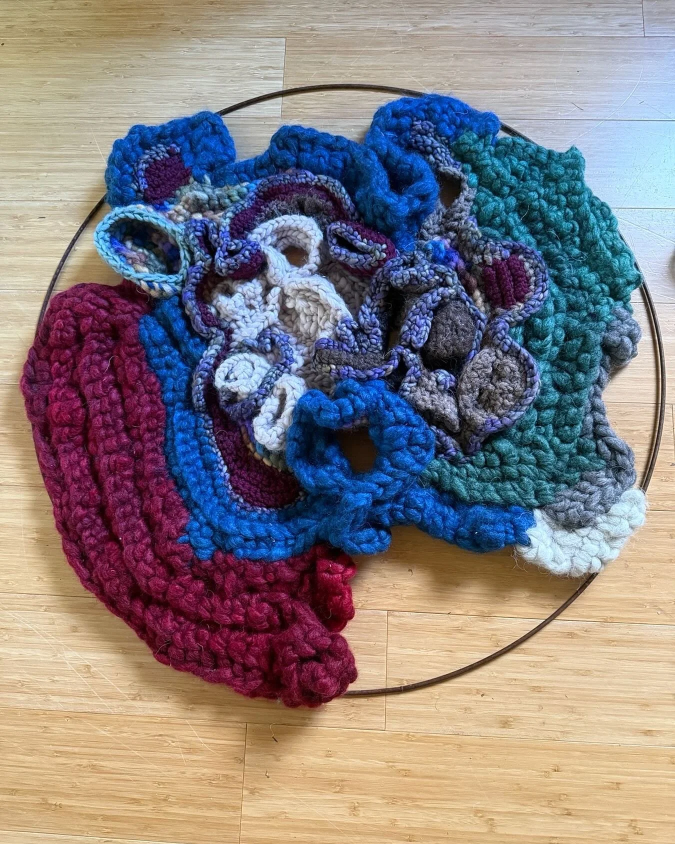 This week I did a huge rearrange of my studio space/ a special thank you to @manual_latency for making the trek to Kennebunkport 
I am so grateful to have a studio that is also my HOME