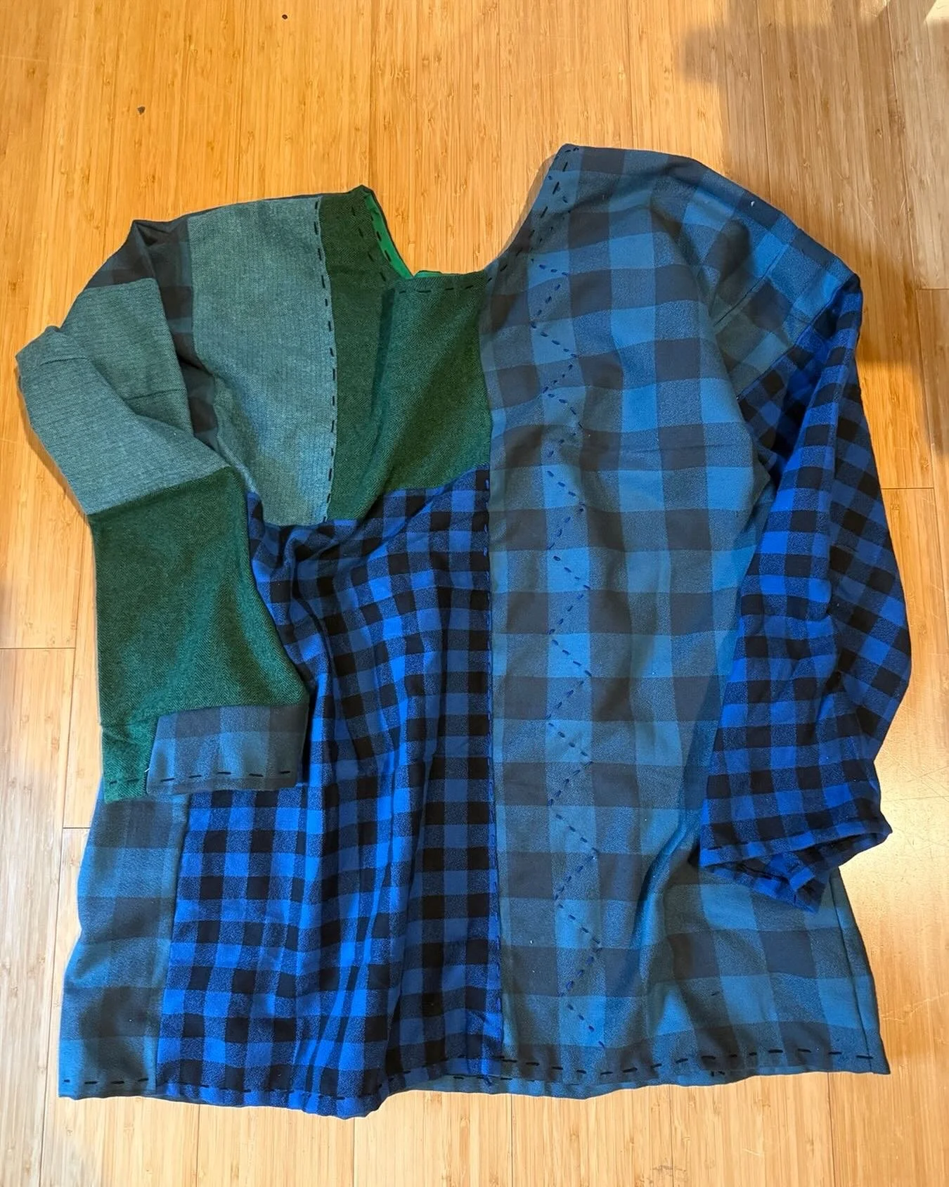 Cool BLUES
With intentional extended sleeves for a dramatic twist
Top stitching