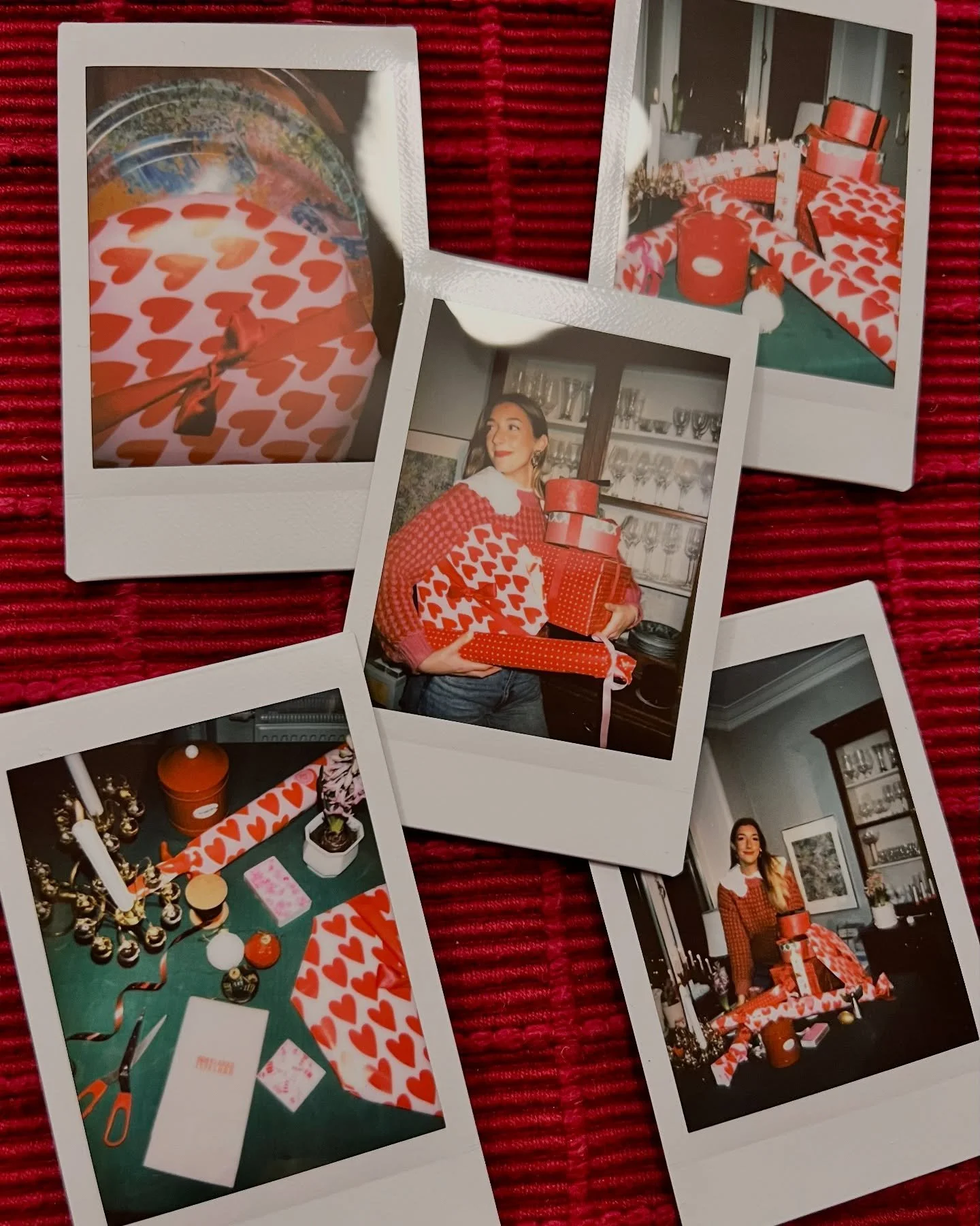 Jag &Auml;LSKAR julklappar. Att fundera, planera, hitta n&aring;got som k&auml;nns r&auml;tt och sen sl&aring; in det fint i juligt papper &amp; tjusiga sn&ouml;ren. G&auml;rna med en julfilm i bakgrunden och gl&ouml;gg n&auml;ra till hands🎁

Det b&