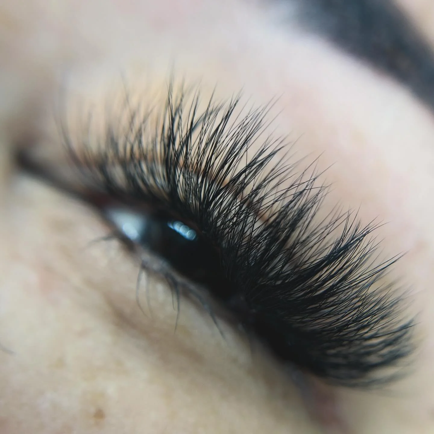 When your lashes are this good, the close up says it all ❣️

&bull;
&bull;

&bull;

#lasheslasheslashes #yxelashtech #yxelashes #yxehybridlashes #yxebeauty #yxeacceptingnewclients #yxelocal #saskatoon #saskstoonbusiness