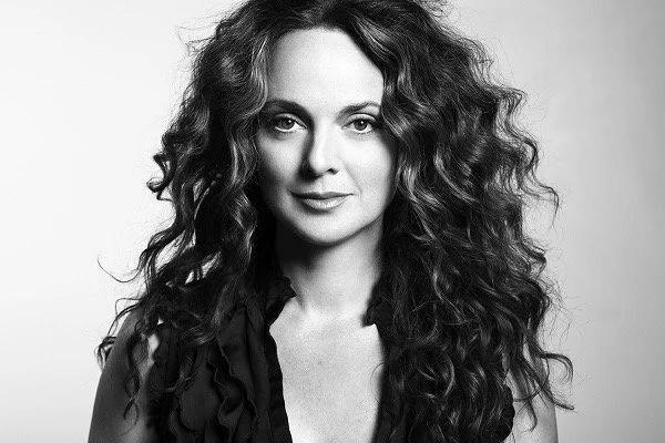 Melissa Errico headshot.JPG