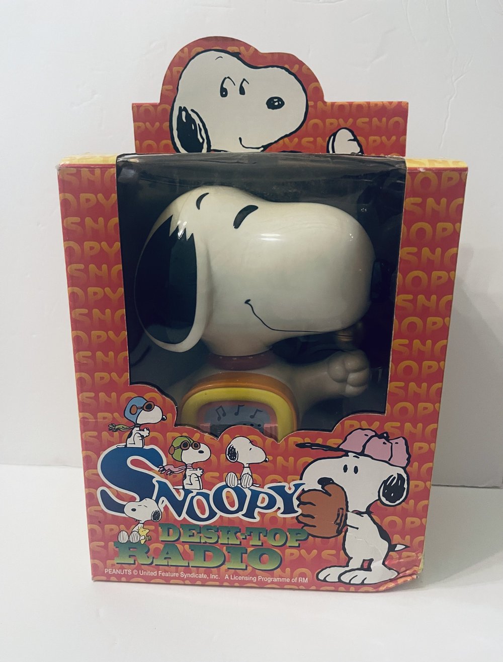 Snoopy Desktop Radio by Alpan Products — Selling Peanuts