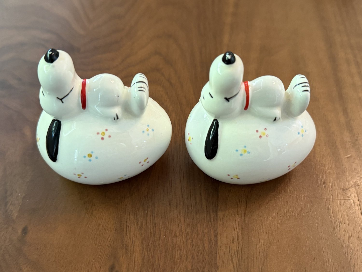 Vintage Snoopy Ceramic Egg Coin Bank - United Feature Syndicate