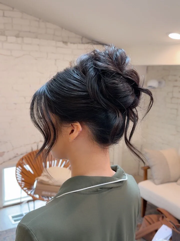 Dark hair updo 🖤
love the shine, the depth, and how detail show, without overdoing the texture

This one was all about balance volume where it matters, clean where it counts, and just enough texture to make it visible ✨

#atxhairstylist #austinhairs