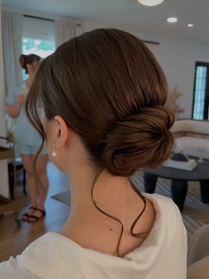 Ally&rsquo;s version of a clean bun 🤍

She didn&rsquo;t want sleek&hellip; she wanted soft, natural volume something that still felt polished but not too &ldquo;tight&rdquo;

So instead of flattening everything out, I built movement into the crown u
