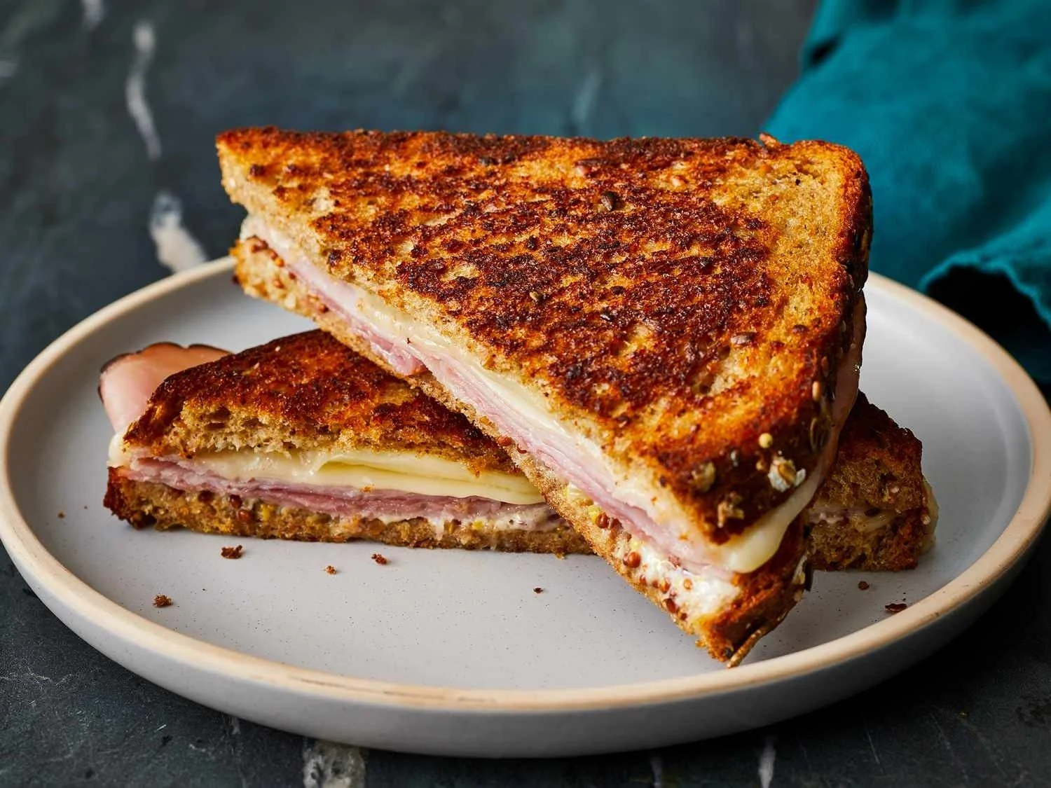 Join us for the last games of the round on the big screens. Perfect day for footy, a Pint and a Ham &amp; Cheese toastie. 
 #southwarkhotel #southwarkpub #southwark #toastedsandwich #afl #supportlocal